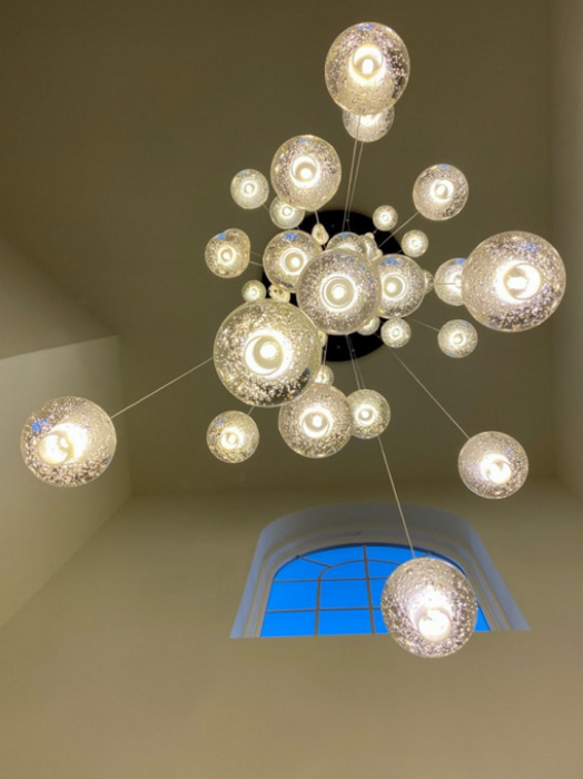 Lampadario a sospensione rotondo di grandi dimensioni con bolle d'aria rotonde di arte nordica per scale/scala a chiocciola/hall dell'hotel