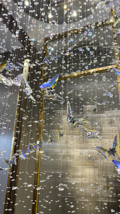 Lampadario di cristallo creativo a forma di farfalla a spirale con fiori colorati per soggiorno/scala/foyer/ingresso