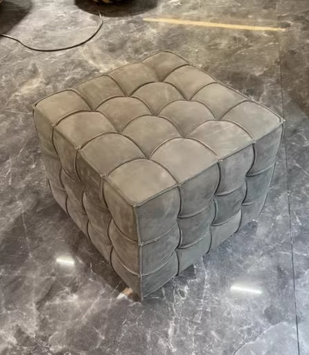 Sgabello Cube in nabuk per soggiorno/guardaroba