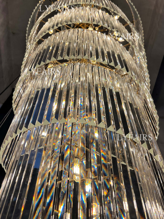 Lampadario di cristallo a spirale di lusso extra large con finitura dorata con applique