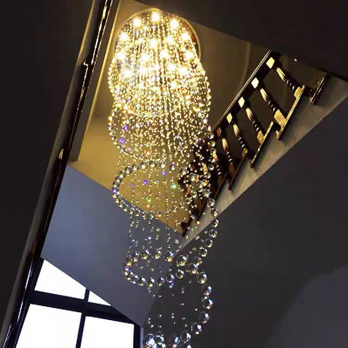 Lámpara de araña de cristal en espiral de nueva tendencia para escalera