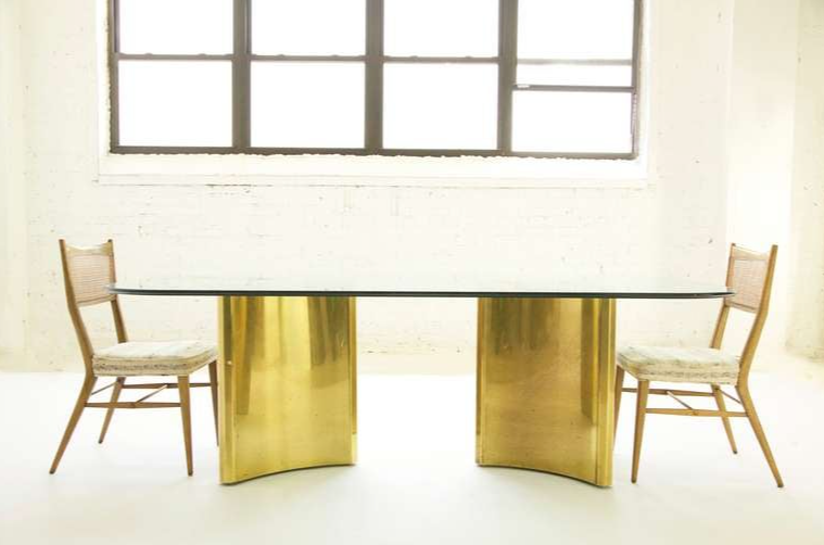 Tavolo da pranzo rettangolare Base in ottone patinato con piano in vetro