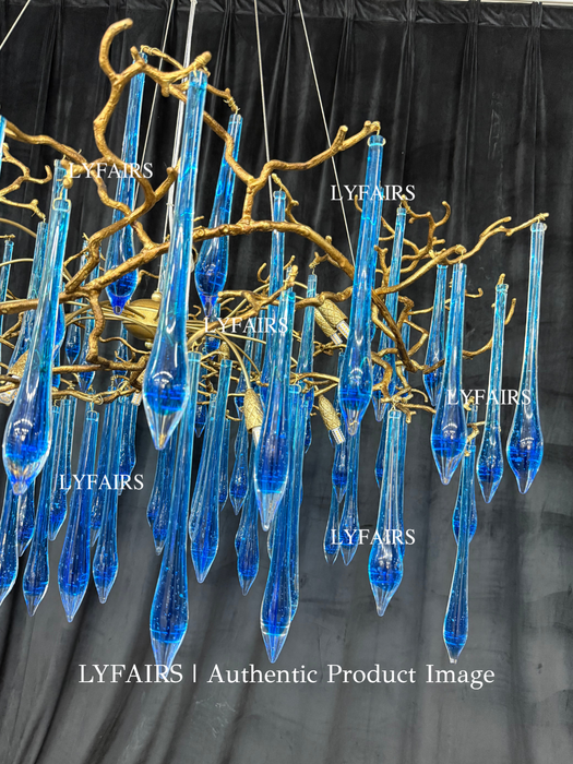 Elegante Candelabro con Gotas de Glaseado en Rama Azul para Comedor