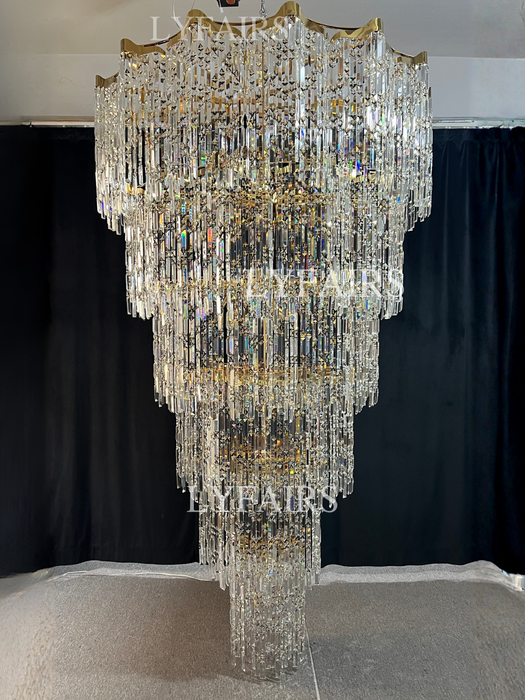 Villa europea di grandi dimensioni con lampadari di cristallo di lusso dorato multistrato, lampada da foyer in edificio duplex