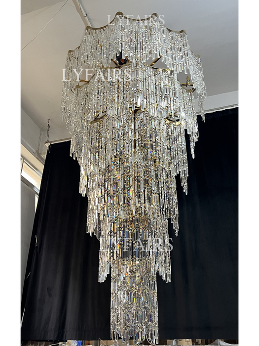 Villa europea di grandi dimensioni con lampadari di cristallo di lusso dorato multistrato, lampada da foyer in edificio duplex