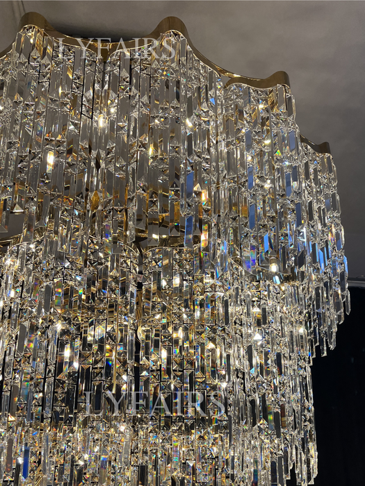 Villa europea di grandi dimensioni con lampadari di cristallo di lusso dorato multistrato, lampada da foyer in edificio duplex