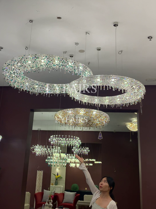 Lámpara de techo de lujo con cuentas de cristal coloridas y círculo excéntrico único para sala de estar y comedor