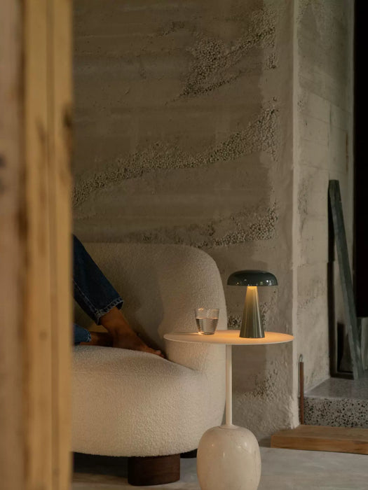 Tavolino da caffè moderno e semplice in marmo