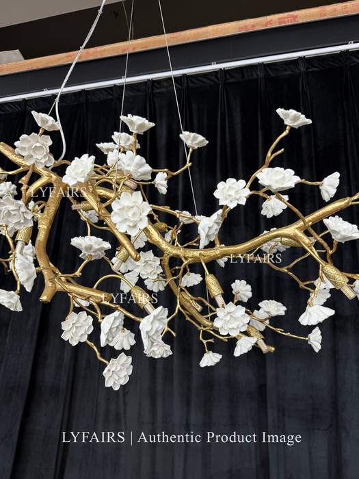 Lampadario a forma di ramo con ciondolo a forma di fiore in ottone e ceramica di arte postmoderna per soggiorno/sala da pranzo