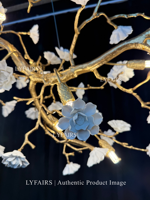 Lampadario a forma di ramo con ciondolo a forma di fiore in ottone e ceramica di arte postmoderna per soggiorno/sala da pranzo