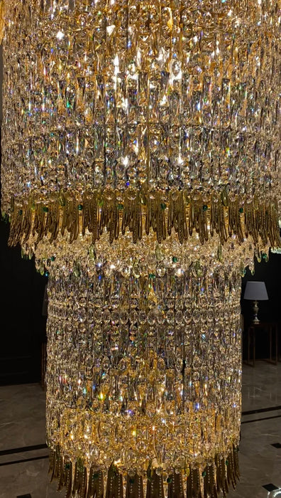 Lampadario di cristallo di design di lusso a strati color oro di grandi dimensioni per un ampio corridoio/foyer/ingresso