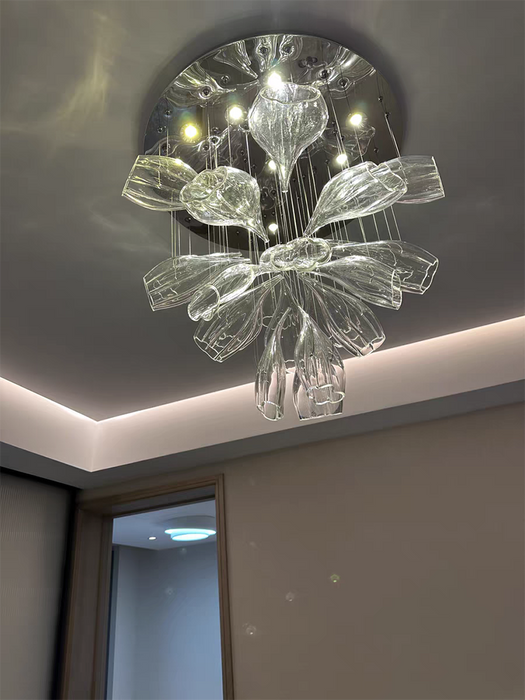 Lampadari in vetro a forma di petalo dal design leggero e artistico