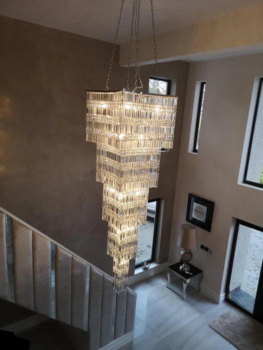 Lampadario di cristallo K9 a strati verticali extra large per foyer, apparecchio di illuminazione a soffitto cromato per la decorazione dell'ingresso delle scale