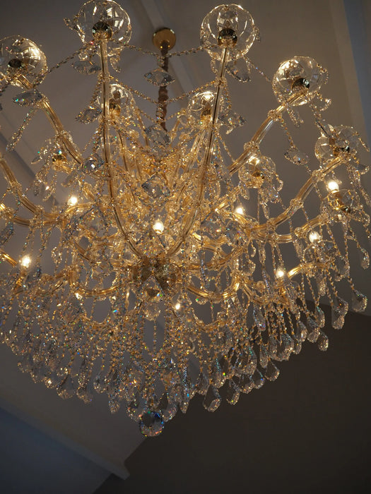 Lussuoso lampadario in cristallo a 25 luci con finitura oro/cromo