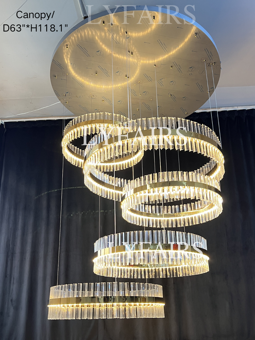 Lámpara de araña de cristal de 5 anillos con acabado dorado