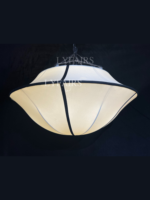 Lampadario a ombrello in seta bianco crema in stile vintage francese 