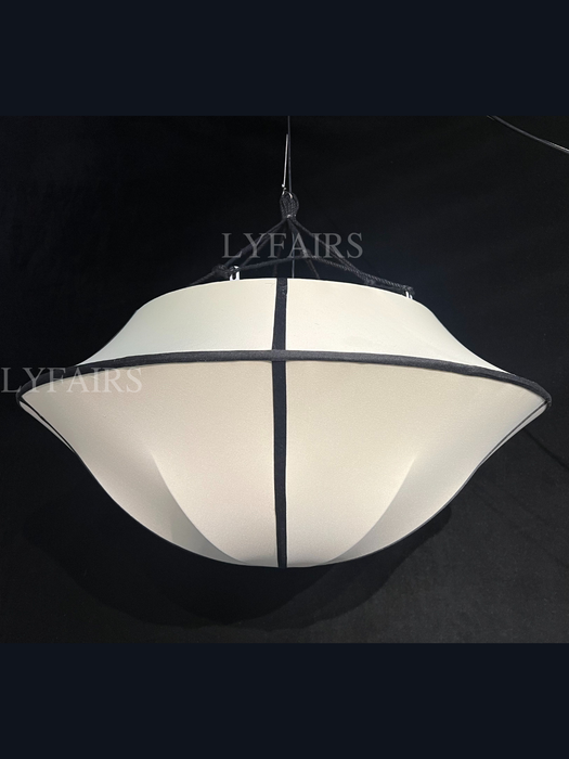 Lampadario a ombrello in seta bianco crema in stile vintage francese 