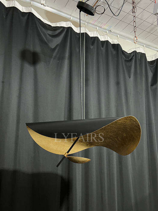 Lampadario a sospensione in foglia oro a forma di cappello di arte moderna modello Deigner per soggiorno/sala da pranzo
