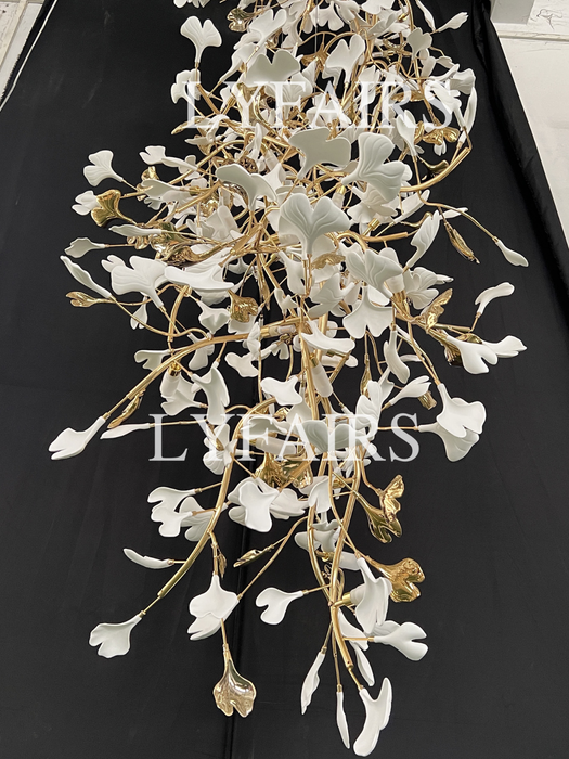 Lampadario a forma di ramo di albero in ceramica con foglie di ginkgo, lampadario a sospensione per soffitto alto, soggiorno, sala dell'hotel