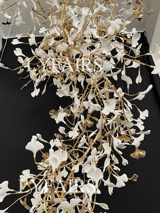 Lampadario a forma di ramo di albero in ceramica con foglie di ginkgo, lampadario a sospensione per soffitto alto, soggiorno, sala dell'hotel