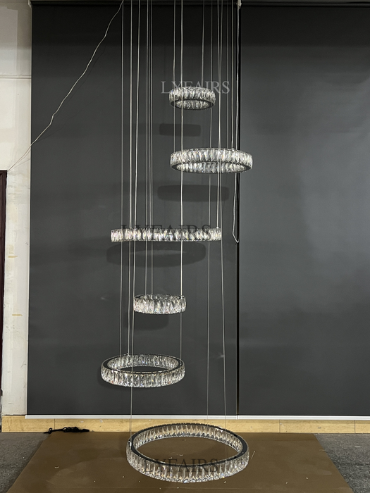 Lámpara de araña de cristal con anillo en capas moderna para sala de estar/foryer/escalera de techo alto