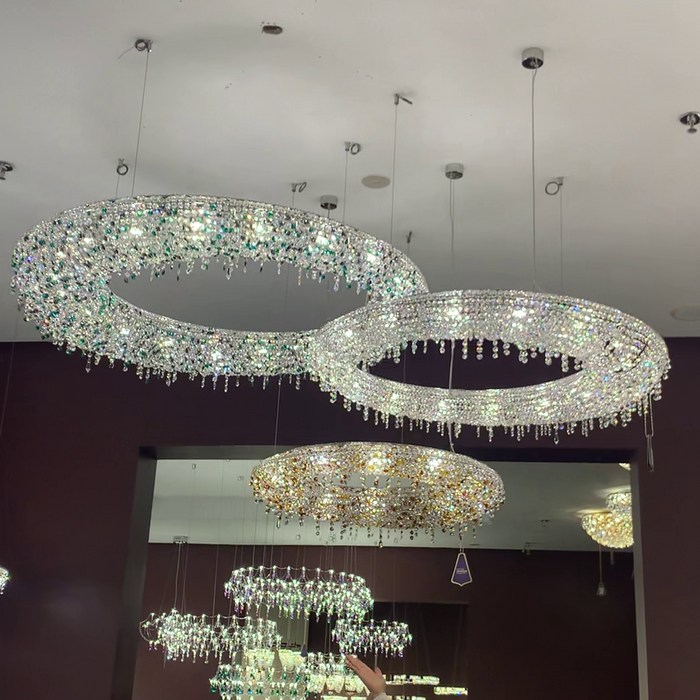 Lámpara de techo de lujo con cuentas de cristal coloridas y círculo excéntrico único para sala de estar y comedor