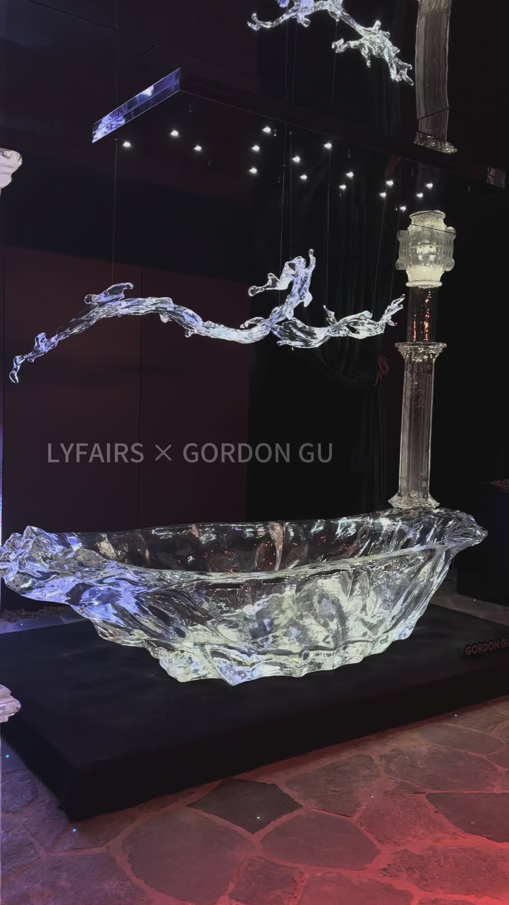 The glaicer crystal bath tub is one of Gordon Gu's iconic piece, it's perfect for a modern style bathroom and luxury hotel.