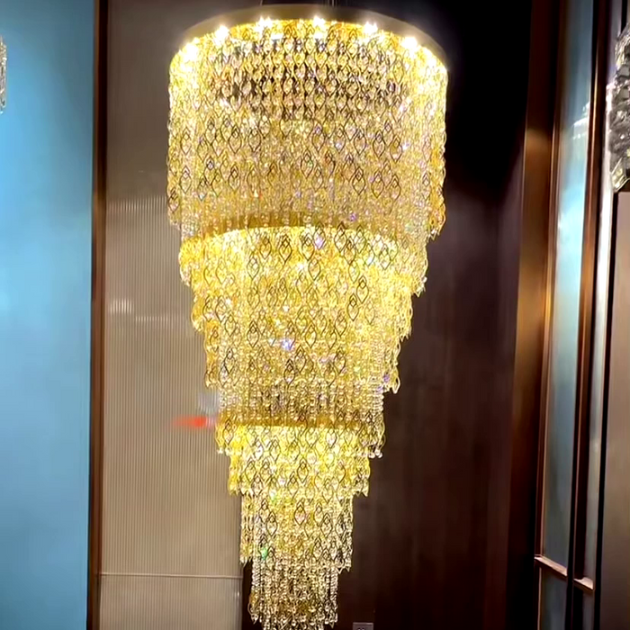 Lampadario di cristallo a cascata di piume dorate a più livelli di lusso per villa/scala/foyer/soggiorno