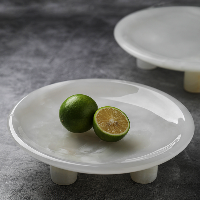 Decoración de mesa con plato de jade blanco