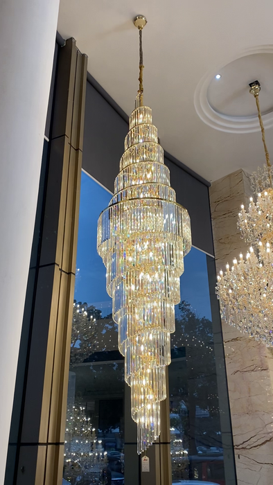 Lampadario di cristallo a spirale di lusso extra large con finitura dorata con applique