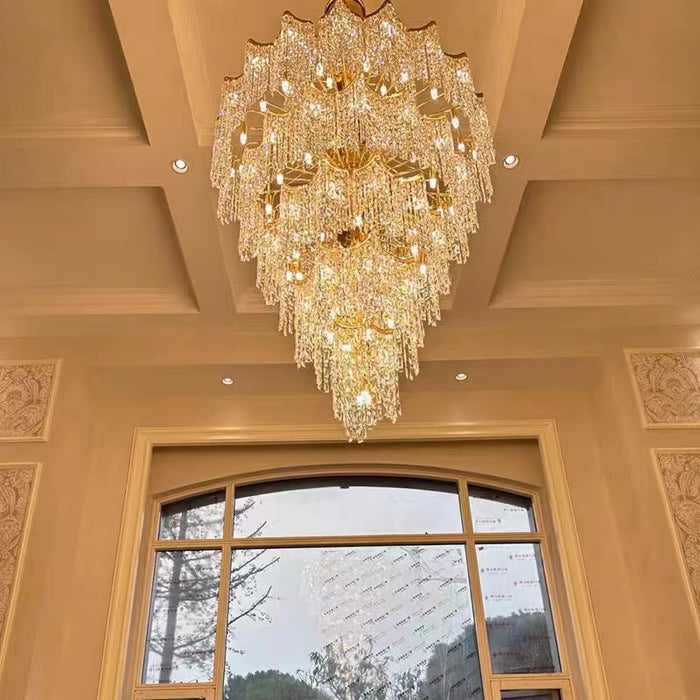 Villa europea di grandi dimensioni con lampadari di cristallo di lusso dorato multistrato, lampada da foyer in edificio duplex
