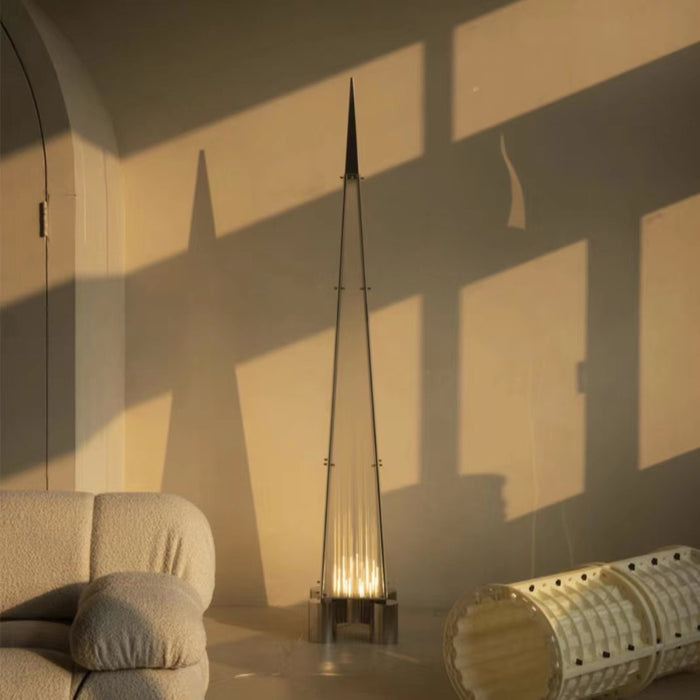 Lampada da terra unica in vetro a forma di torre triangolare in stile designer artistico per camera da letto/soggiorno/caffetteria