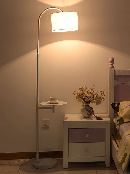 Lampada da terra moderna e minimalista con scaffalature in ferro e tavolo per soggiorno/camera da letto/studio