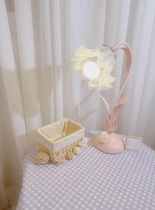 Lampada da tavolo creativa romantica con fiori di mughetto multicolore per comodino/scrivania da studio/camera da letto della ragazza