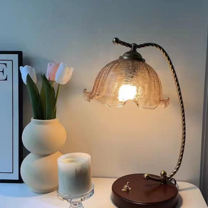 Lámpara de mesa con sombra de flores de cristal, luz Vintage francesa asequible, para mesita de noche, Bar, escritorio de estudio