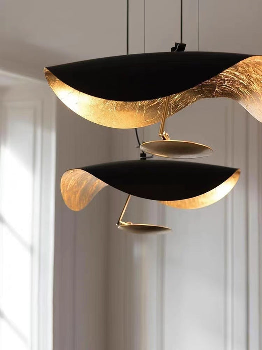 Lámpara colgante de hoja dorada con forma de sombrero de arte moderno modelo Deigner para sala de estar/comedor