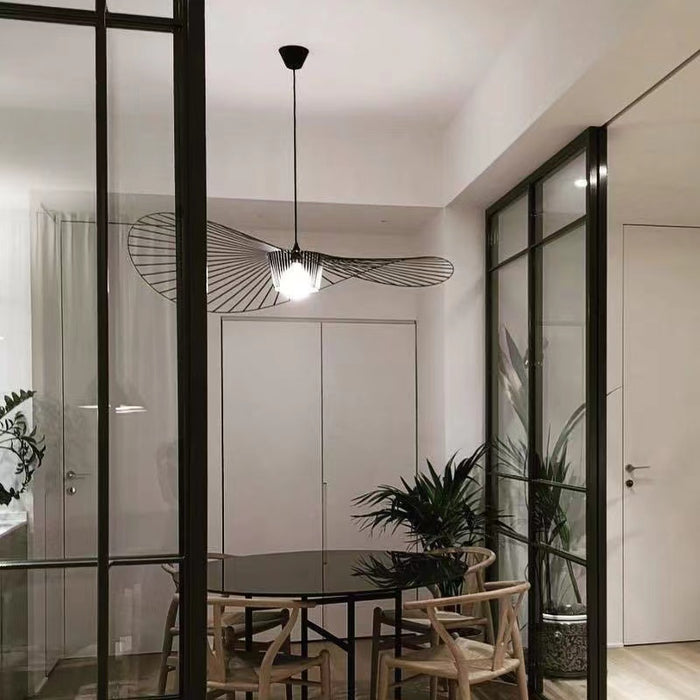 Lampadario minimalista a forma di cappello di paglia per ristorante Lampadario creativo per soggiorno/sala da pranzo in ferro con finitura nera creativa