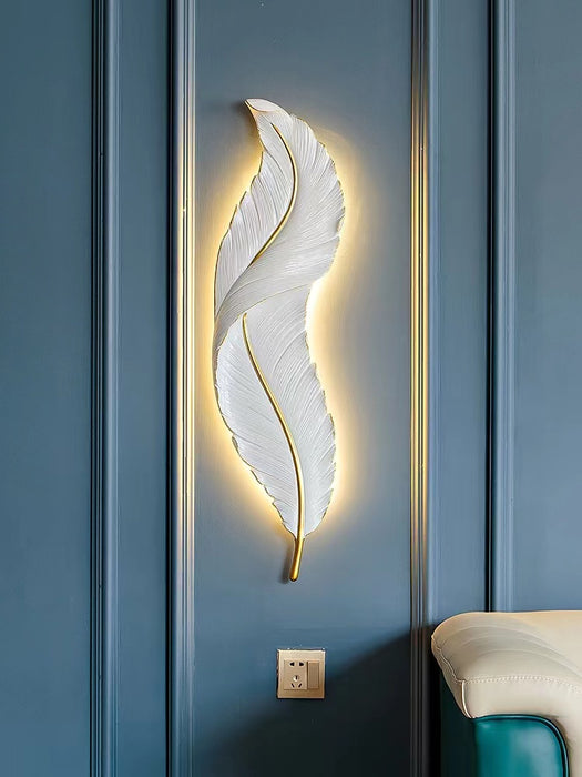 Luz de pared de plumas de resina blanca creativa de lujo ligera para sala de estar/mesita de noche/vestíbulo