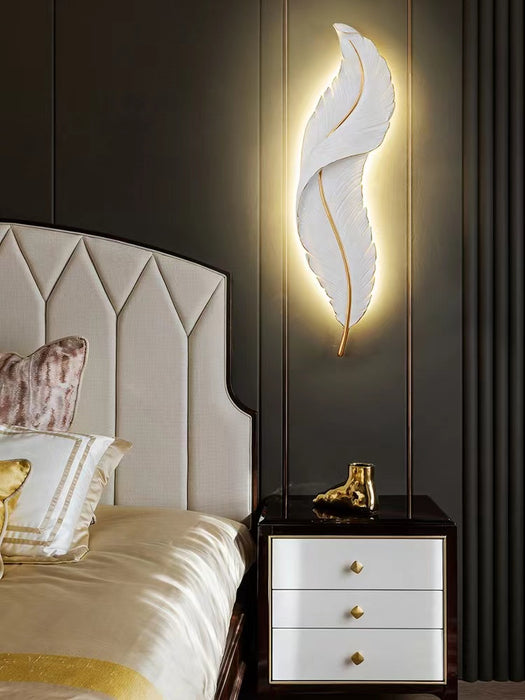 Luz de pared de plumas de resina blanca creativa de lujo ligera para sala de estar/mesita de noche/vestíbulo