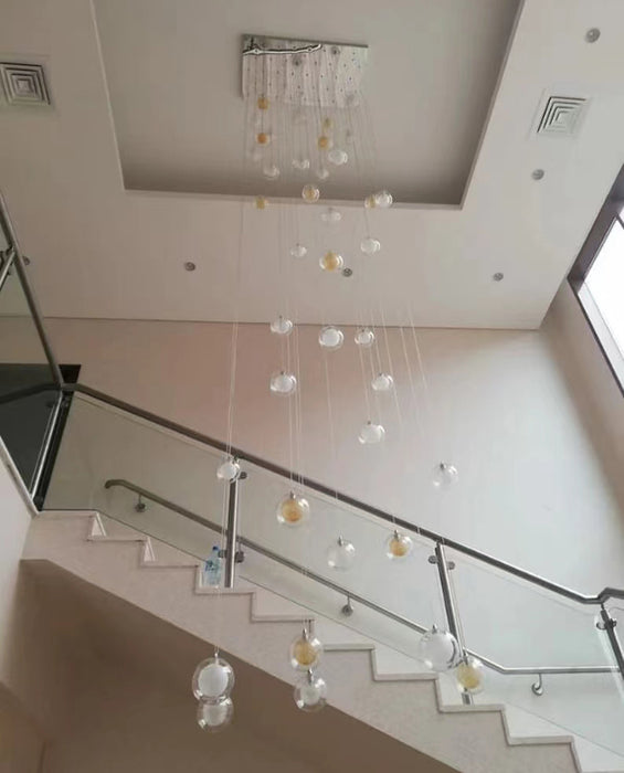 Lampada lunga e moderna in vetro soffiato per foyer/edifici a 2 piani/scala