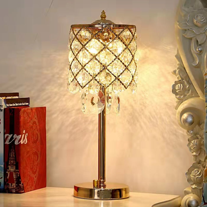 Lampada da tavolo moderna e creativa in cristallo Lampada da notte in stile europeo con luce da comodino in oro / cromo di lusso