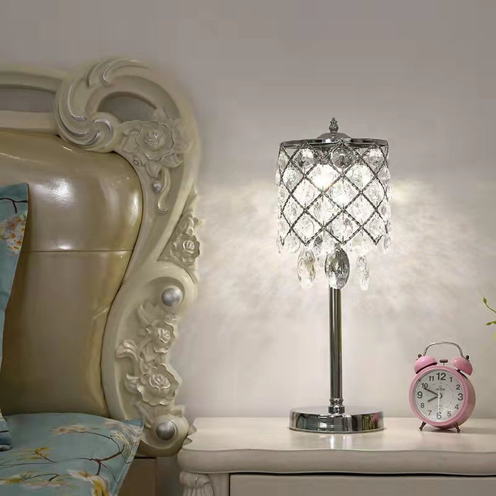 Lampada da tavolo moderna e creativa in cristallo Lampada da notte in stile europeo con luce da comodino in oro / cromo di lusso