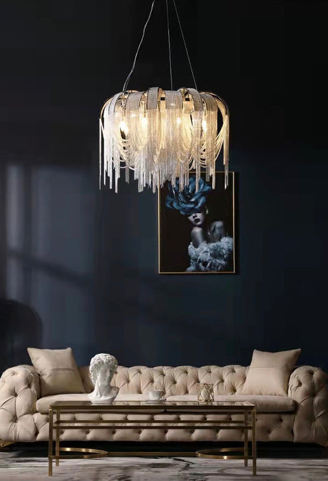 Lampadario di lusso con nappa a catena. Elegante lampada da soffitto per soggiorno/sala da pranzo