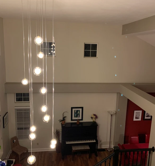 Lampada lunga e moderna in vetro soffiato per foyer/edifici a 2 piani/scala