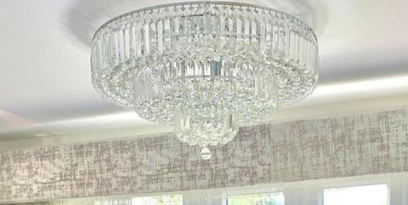 Lámpara de araña extra grande con varillas de cristal de montaje empotrado redondo de varios niveles para sala de estar